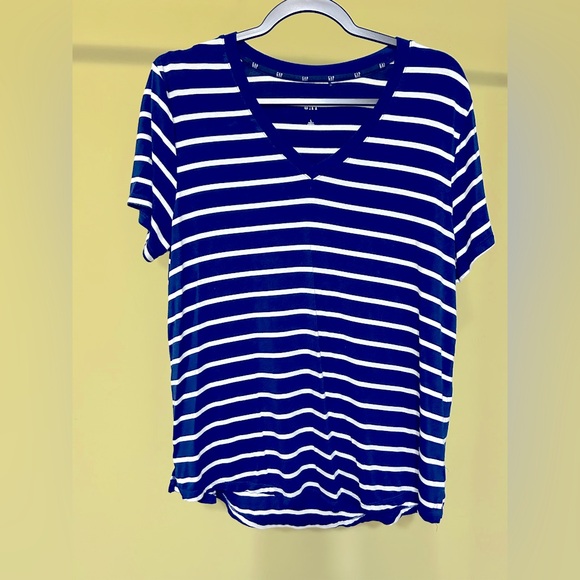 GAP Blue and White Striped V-Neck Tee - Picture 1 of 2